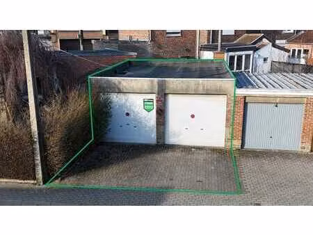 entrepôt 50 m² avec 2 emplacements parking. bureau possible.