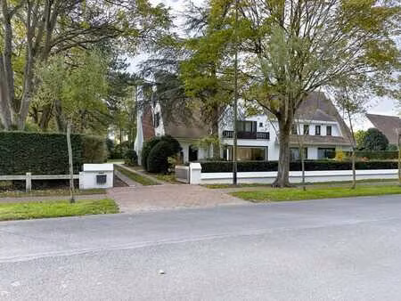 villa jumelée exclusive  idéalement située près de la place