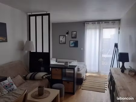 grand studio terrasse proche gare