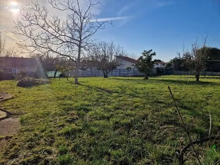 part. vend terrain construtible 600m2