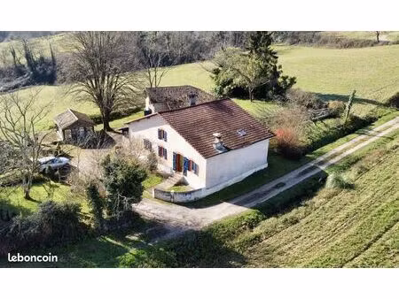 propriété 6 pièces 211 m²