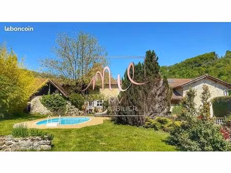 propriété 7 pièces 198 m²