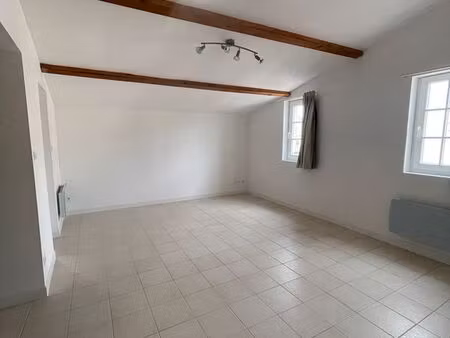 à louer t2 entièrement rénové 46 m² – beaucaire