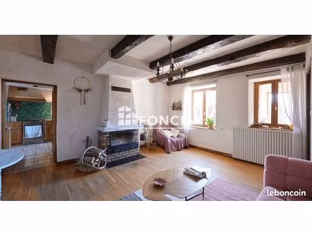 ancienne ferme de charme au cœur de culin