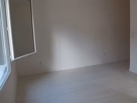 t2 vendu loué – centre bruges – tram à pied – parking couvert – rentabilité immédiate