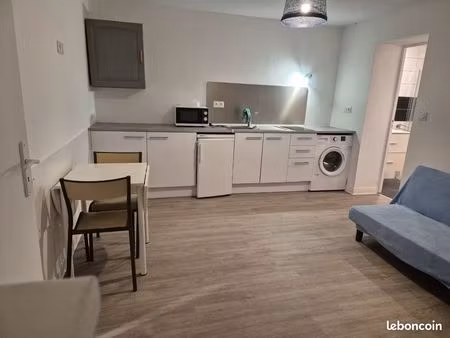 loue t2rdc  avec jardin et piscine  dans propriété équestre