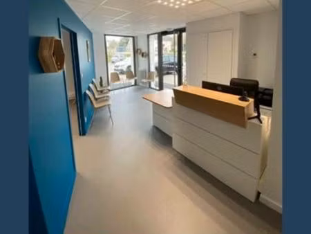 local commercial bureaux 3 pièces et parking