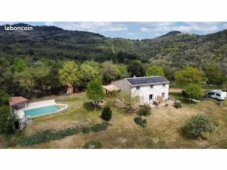 propriété 6 pièces 135 m²