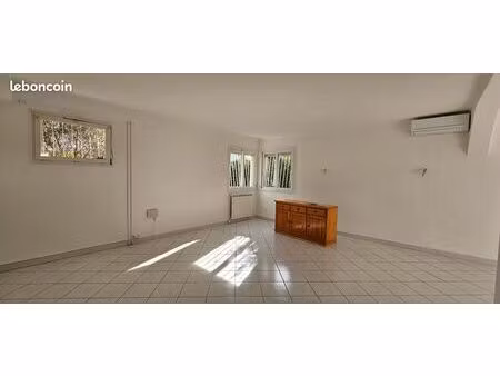 castelnau le lez proche college a vendre villa f7 d'une superficie de 172 m2 avec jardin 3