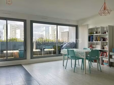 appartement 3 pièces avec terrasse et parking au pied du métro