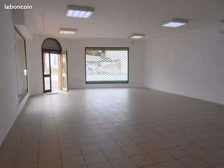 seysses  ensemble immobilier : vendu loué : 2 locaux commerciaux et 2 appartements