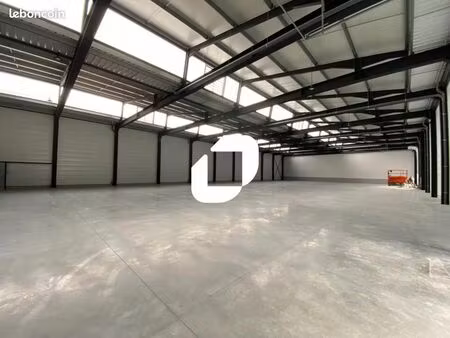 local d'activité 3 076 m²