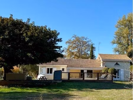 maison rénovée 140 m² – terrain 2 200 m² – piscine