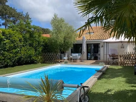 maison lumineuse avec piscine