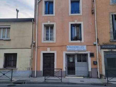 local commercial dans rue principale