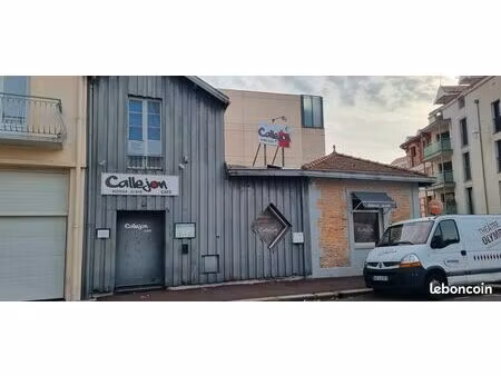 arcachon centre-ville : maison en pierres transformée en commerce à quelques pas de la pla