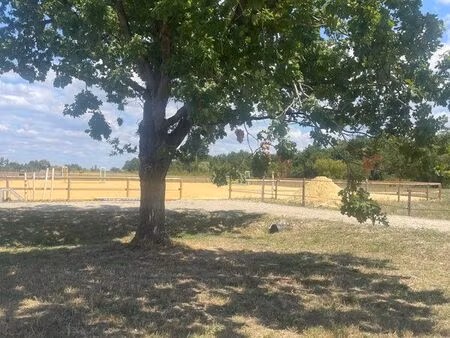 maison équestre 260 m2 sur 2 4ha berson 33390