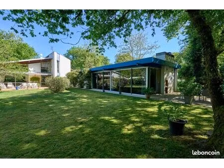 villa 8 pièces 301 m²