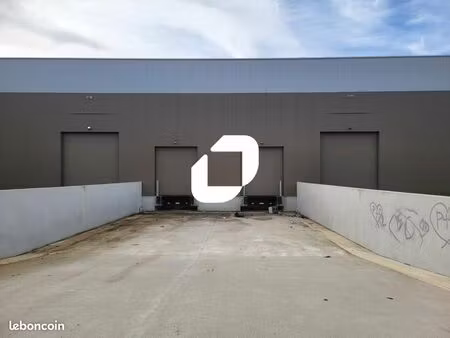 local d'activité 1 225 m²