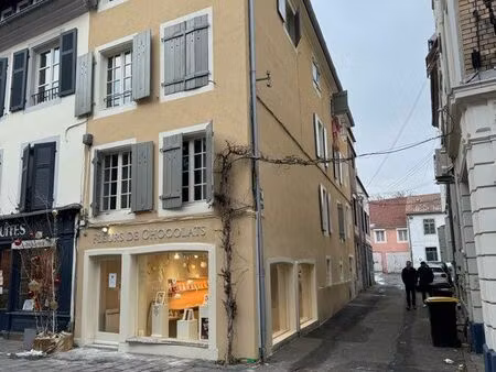 2 pièces centre-ville  rue piétonne