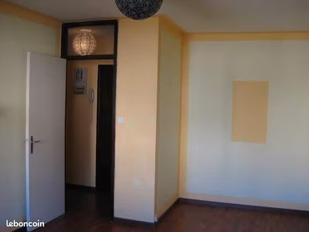 f1 + parking- quartier hôpital central