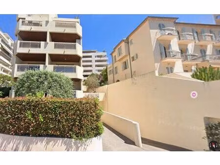 location stationnement  15 m² t- à cannes  85 €
