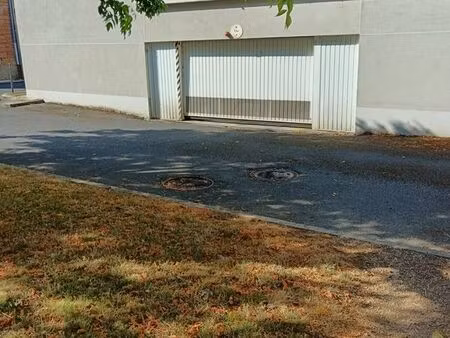 place de parking securisee en sous-sol – [pres du commissariat de police]