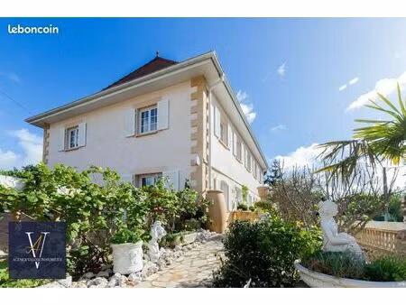 propriété 7 pièces 306 m²