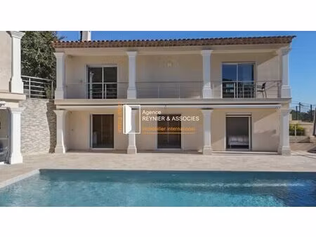 villa contemporaine ouverte sur la forêt