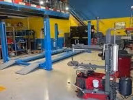 pour une activité de garage mécanique - recherche local à équiper – ambares et lagrave 20k