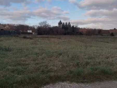 terrain 890 m² evricourt