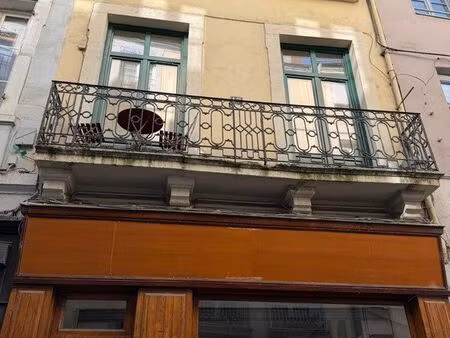 location local commercial