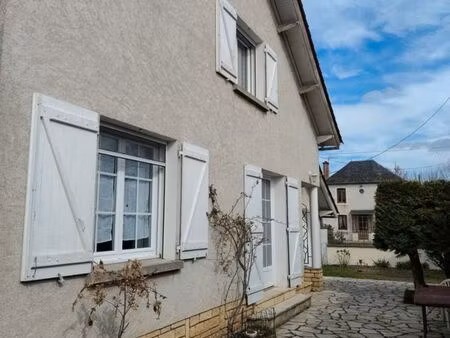 maison familiale avec dépendances