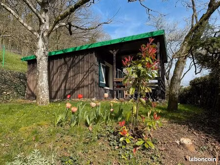 verger de charme avec cabane et arbres fruitiers variés