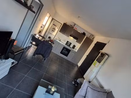 t3 lumineux proche gare et centre-ville dans petit collectif