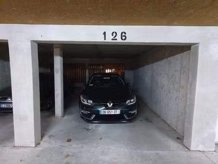 place de parking sécurisée