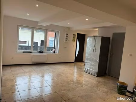 loue maison individuelle 2 ch cour secteur calme