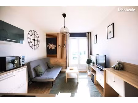 studio meublé et équipé