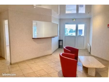 a louer : bureau 400/ mois charges incluses