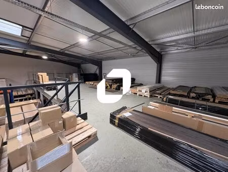 local d'activité 1 689 m²