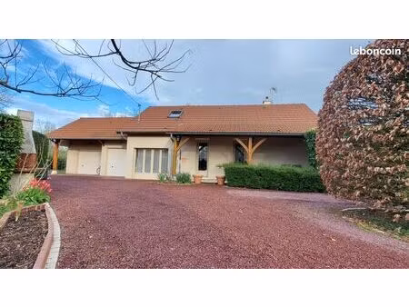 maison entièrement renovée proche du bourg mervans