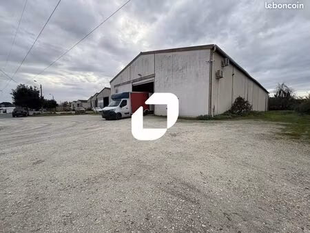 local d'activité 1 450 m²