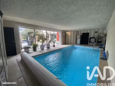 maison 8 pièces 313 m²