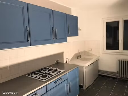 appartement libre et meublé de 2 pièces de 42 m2 avec box de 20 m2