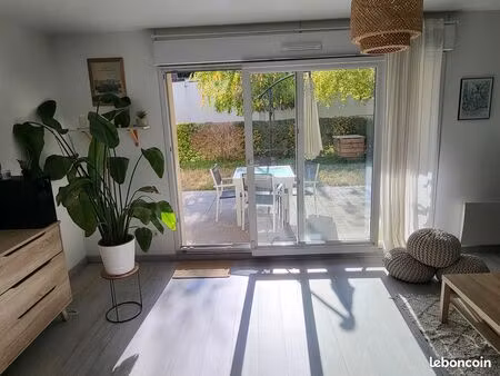 appartement refait à neuf avec extérieur privatif et garage proche centre