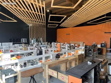 local commercial 230 m2