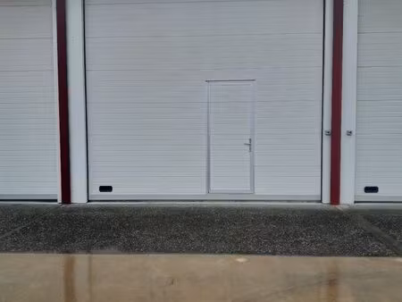 local d'activité 100m²