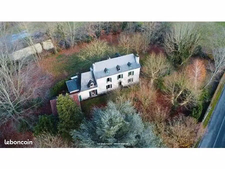 propriété 8 pièces 242 m²