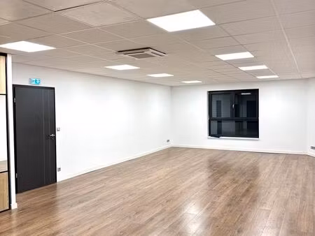 local professionnel 71 m2