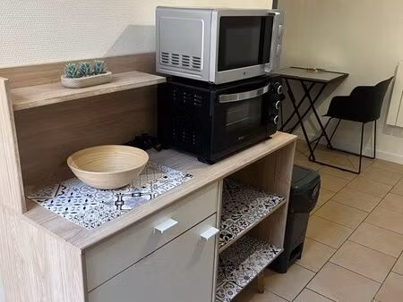 joli meublé plein centre 25 m2 état neuf